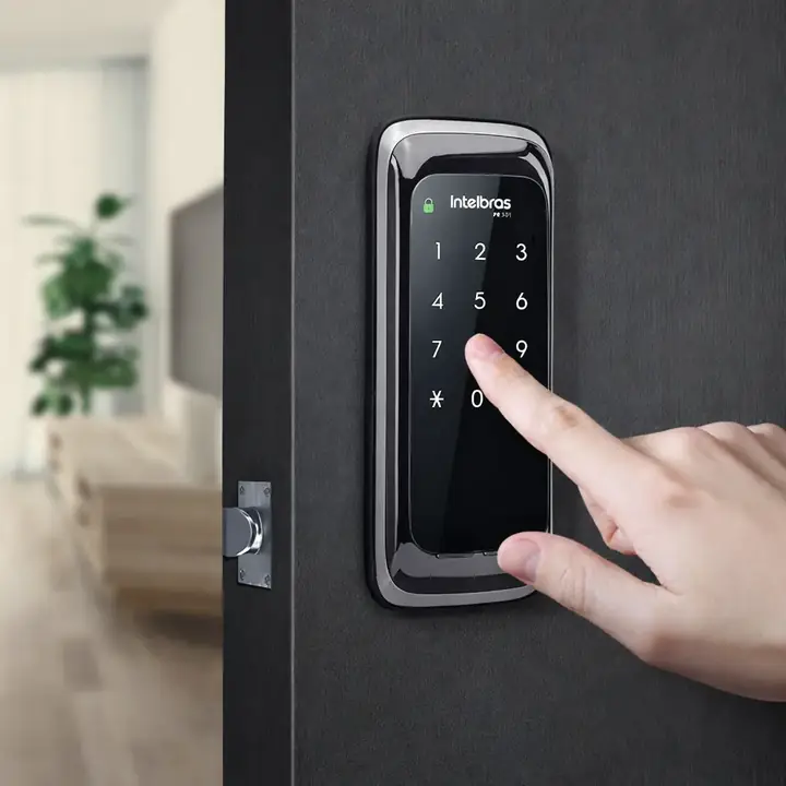 Teclado de controle de acesso instalado na portaria